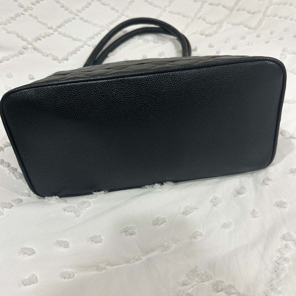 CHANEL Black Quilted CC Logo Tote - Picture 2 of 9